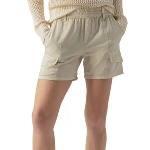 Hollister Women's Beige Cargo Shorts A0377